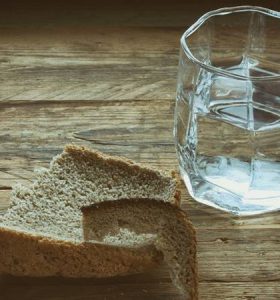 Post o chlebie i wodzie w Wielki Piątek